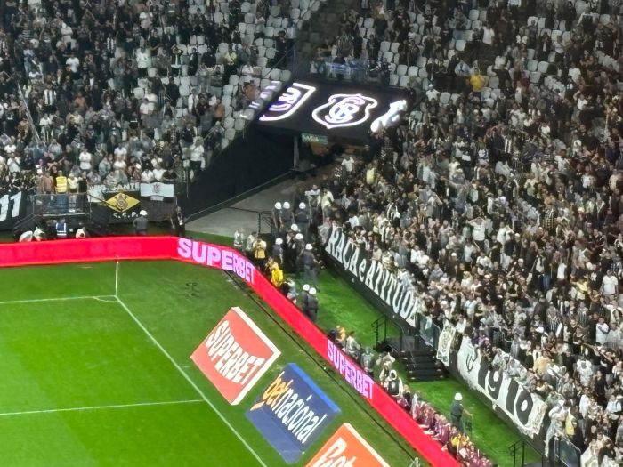 Torcedores do Corinthians foram detidos após confusão na Neo Química Arena