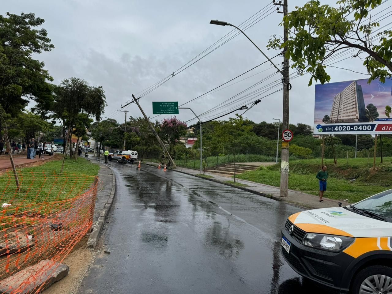 Motociclista de 21 anos morre ao bater em poste na avenida Vilarinho, em BH