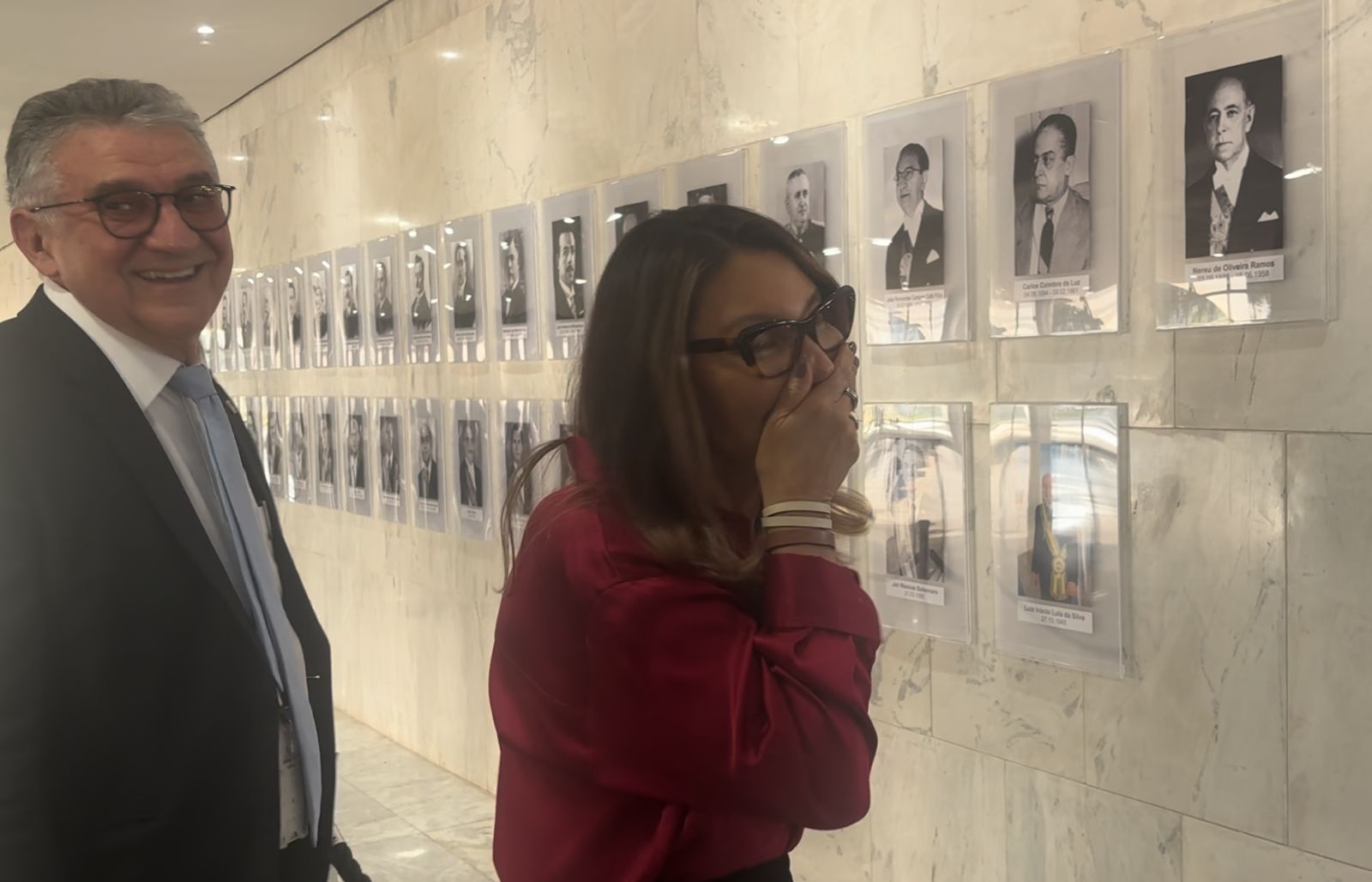 Planalto reinaugura galeria e Janja critica foto de ex-presidente: ‘não merece estar aqui’