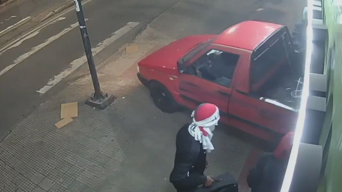 Vídeo: 'Gangue da Marcha Ré' atua novamente e causa prejuízo de R$ 50 mil a loja em BH