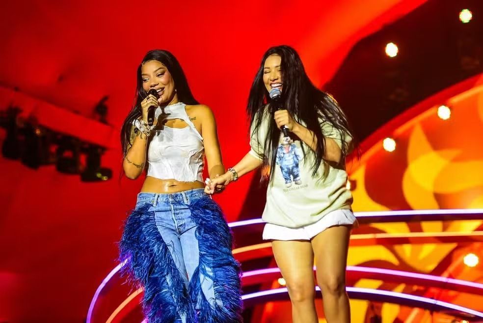 Simaria retorna aos palcos sozinha pela 1ª vez, dois anos após o fim da dupla com Simone