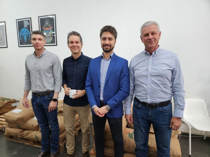 Superintendente de Desenvolvimento Agropecuário da Seapa, Julian Carvalho; diretor da Expesso&Co, Caio Fontes e o vice-presidentes de finanças da Faemg, Renato Laguardia