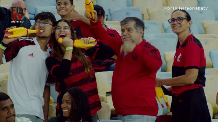 Torcedores do Flamengo provocam o Atlético no Maracanã