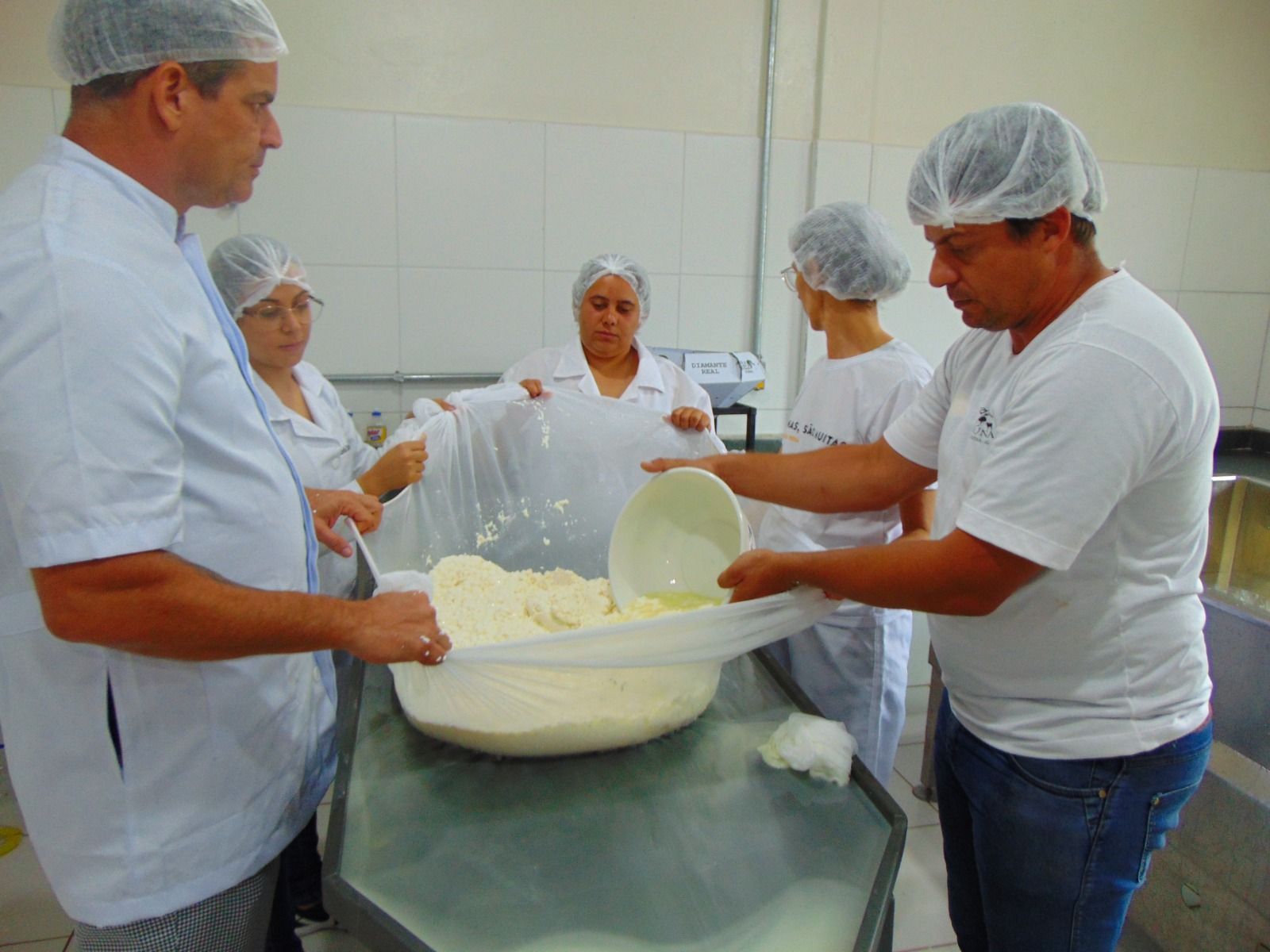 Universidade Federal prepara primeira Escola de Queijos Minas Artesanal do país; entenda