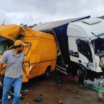 Vídeo: motorista morre em acidente grave com dois caminhões e uma van na BR-381 em Caeté