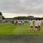 Depay dá drible humilhante em Caetano no treino do Corinthians; veja