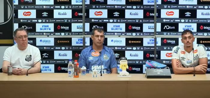 Marcelo Teixeira e Carille participaram de entrevista após a derrota para o CRB e ambos deixaram futuro em aberto