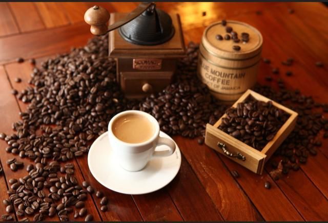 Café pode faltar na mesa do brasileiro no fim de ano
