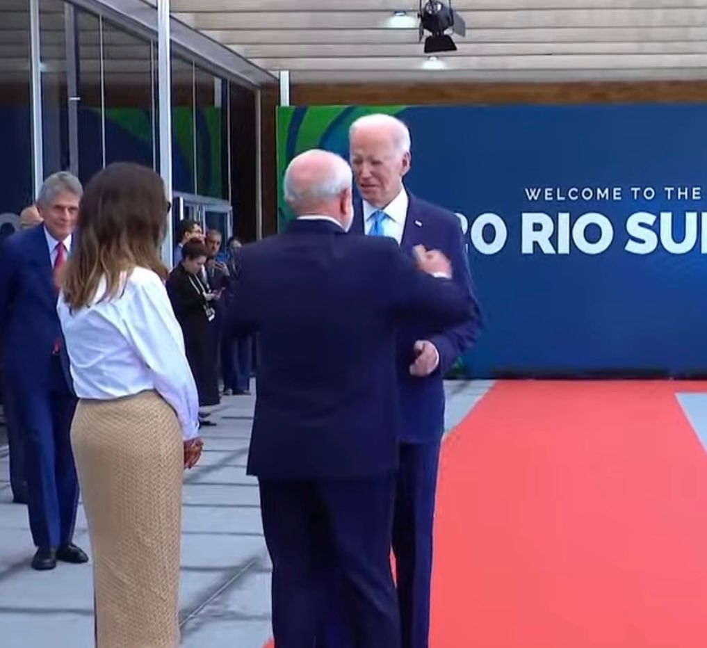 G20: Biden quebra protocolo e utiliza elevador para evitar rampa do MAM
