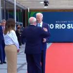 G20: Biden quebra protocolo e utiliza elevador para evitar rampa do MAM
