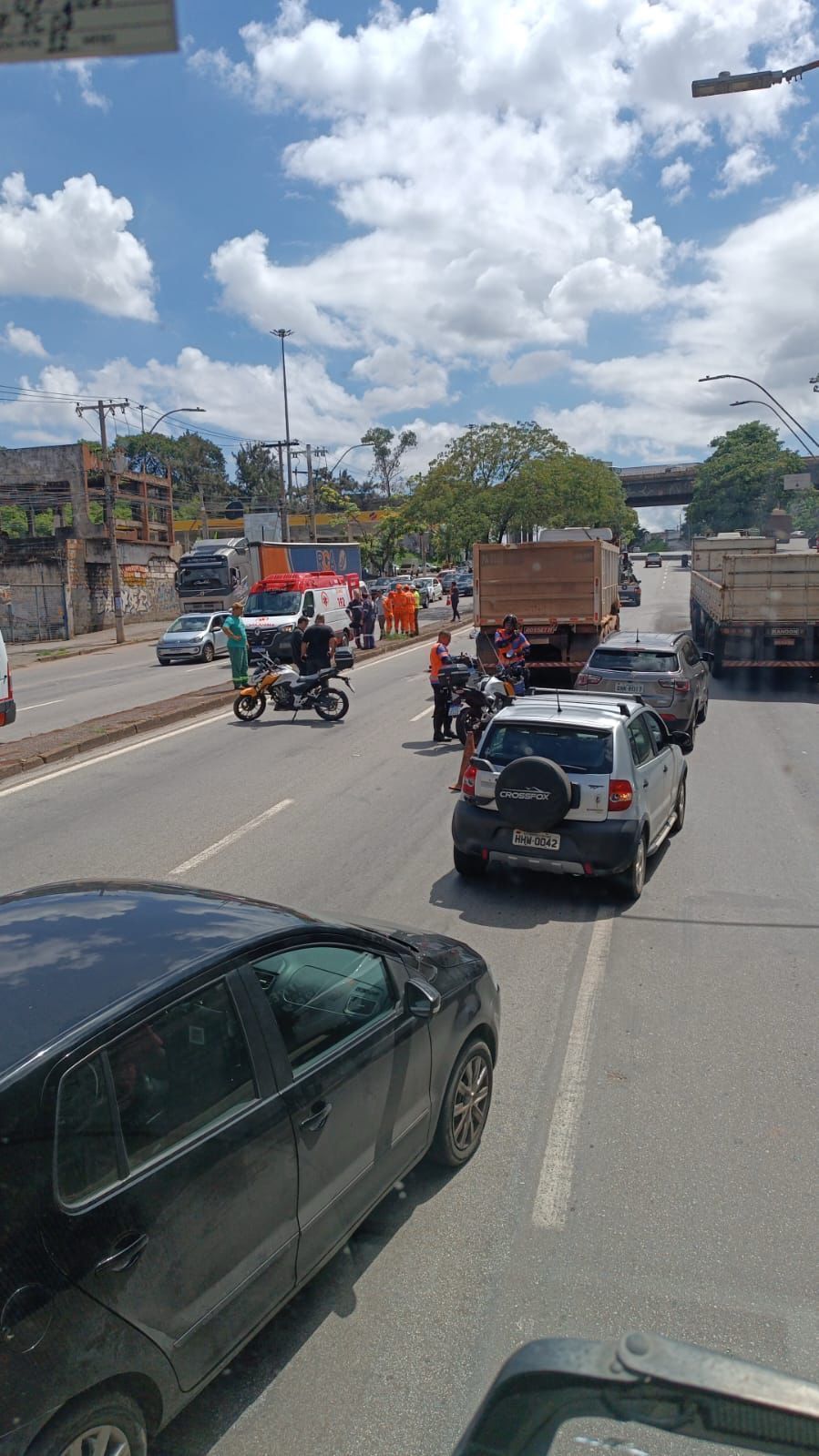 Grave acidente deixa motociclista morto e passageira ferida na Grande BH