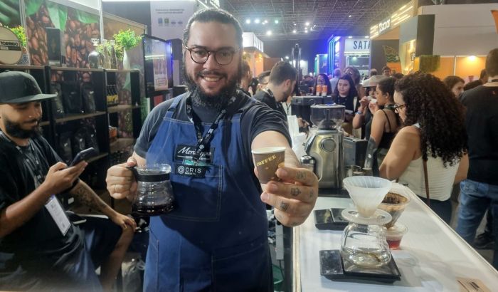 Cristiano Moreira, barista do café Torrido, das Matas de Minas, com notas de cana e melaço