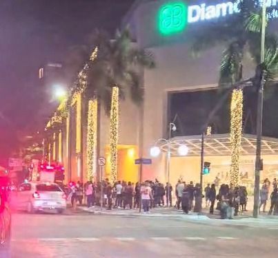 Princípio de incêndio no shopping Diamond Mall provoca tumulto
