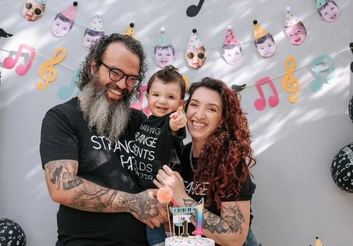 Bebê apaixonado pela Rádio Itatiaia emociona ao ouvir abertura do programa Acir Antão