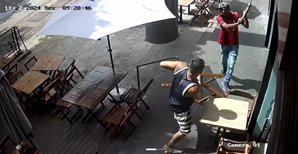 Ataque a picareta: confira vídeo do momento em que homem é agredido em BH