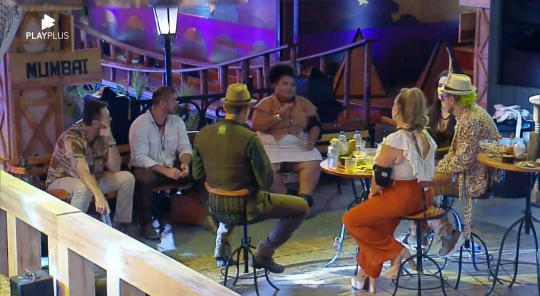 A Fazenda 16: festa tem troca de selinhos e farpas entre aliados