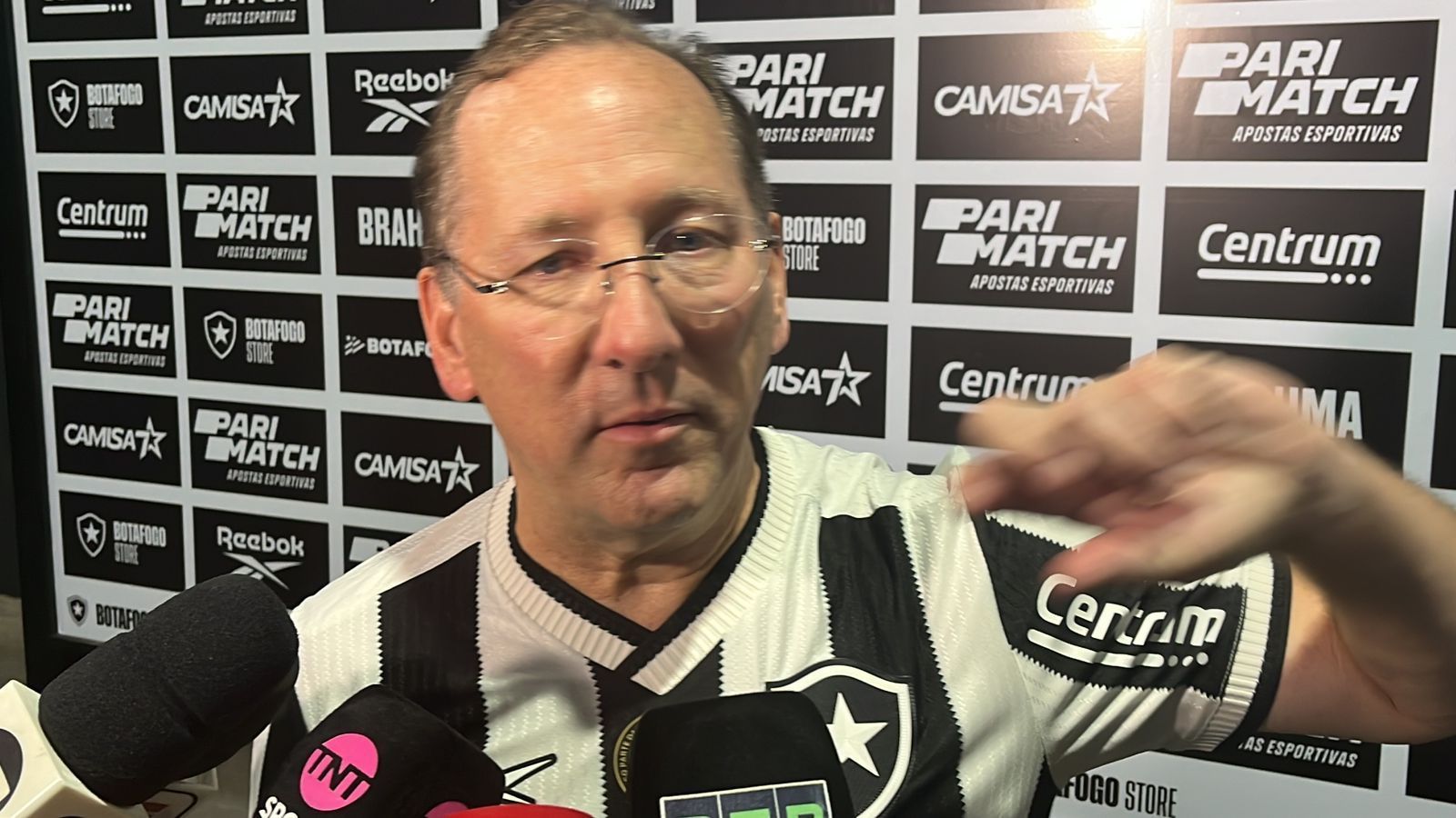 John Textor manda recado para Everson, do Atlético: 'Aluguei um apartamento na mente dele'