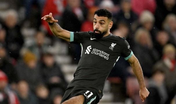 Salah abre o jogo sobre futuro no Liverpool: “Mais fora do que dentro”