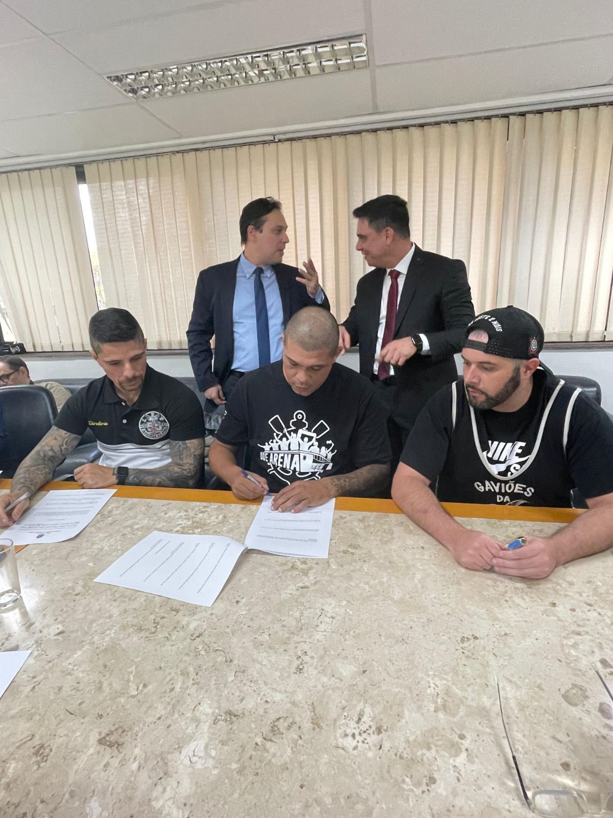 Gaviões, Corinthians e Caixa assinam acordo para campanha de quitação da Arena