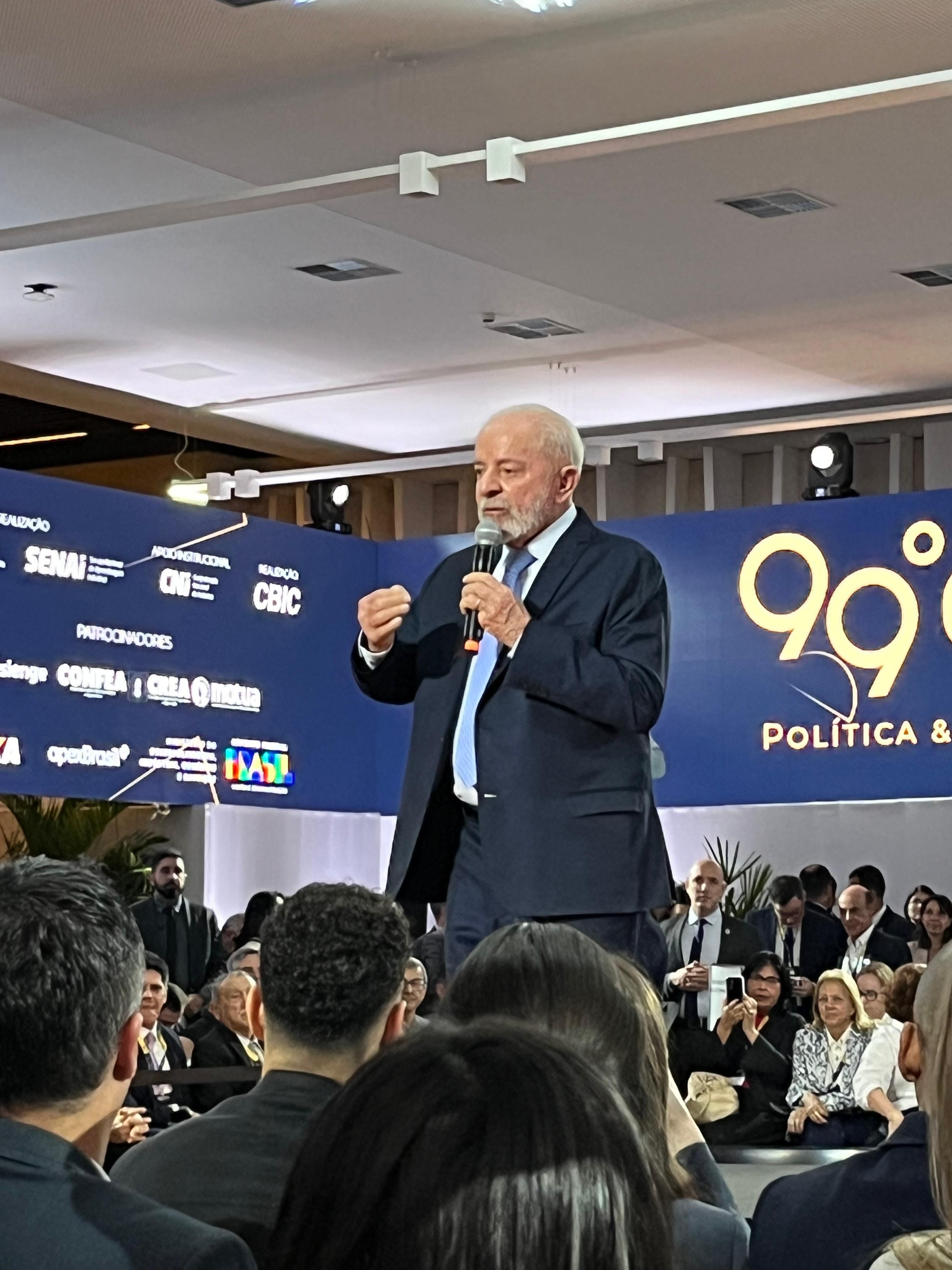 Lula defende ampliação do Minha Casa Minha Vida e programa para construção de banheiros