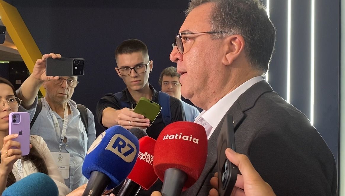 Presidente do Santos atualiza negociação com Luís Castro: 'Evoluiu bastante'