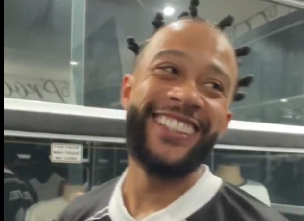 Memphis sobre momento no Corinthians: 'Nunca tive uma relação assim com torcedores'