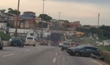 Imagens do acidente no Anel Rodoviário em BH nesta sexta-feira (29)