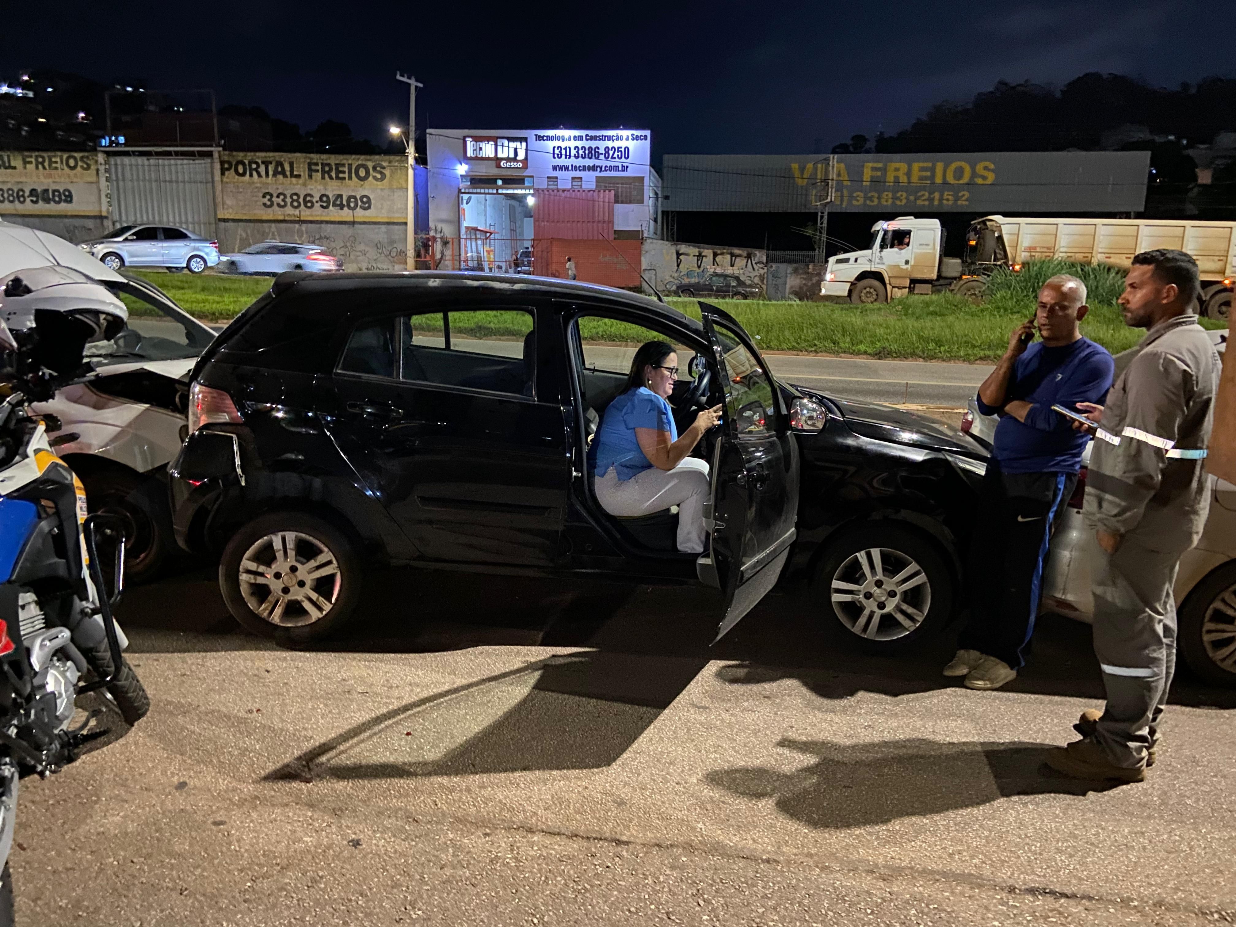 Enfermeira que teve carro atingido por ônibus desgovernado no Anel relembra desespero: 'a gente vai morrer'