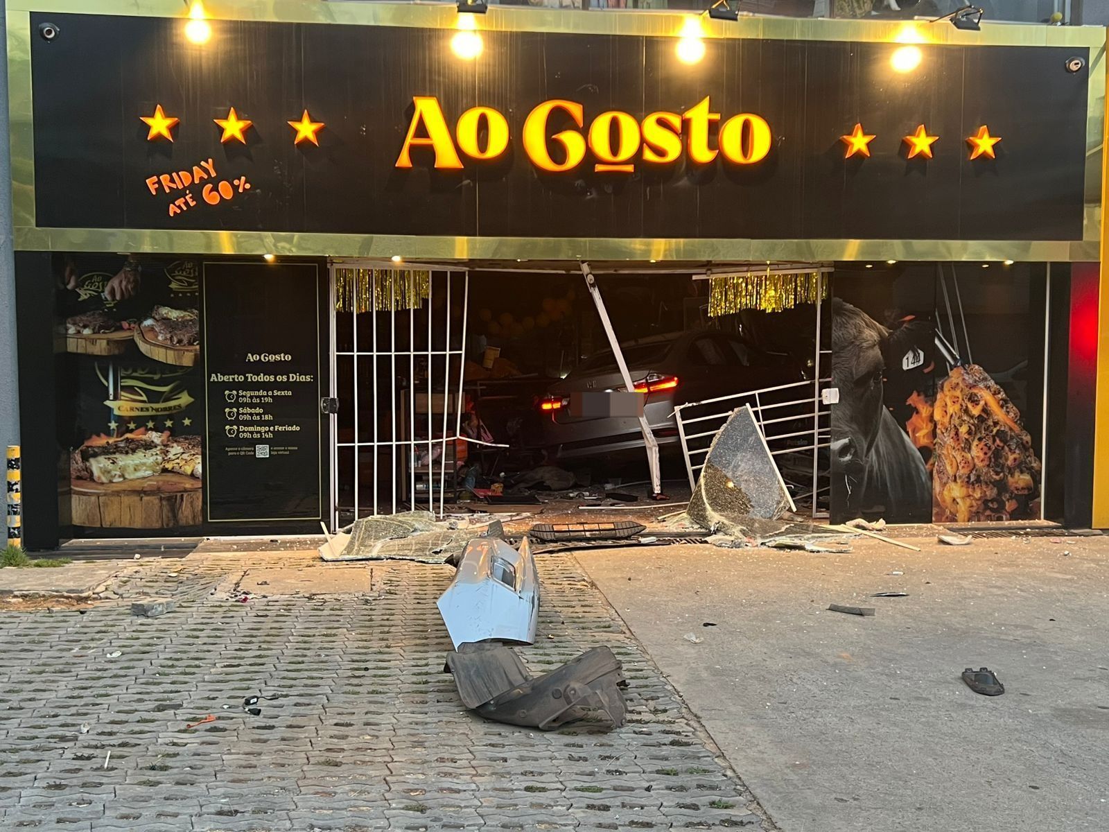 Motorista com sintomas de embriaguez invade e destrói loja do Ao Gosto Carnes em BH