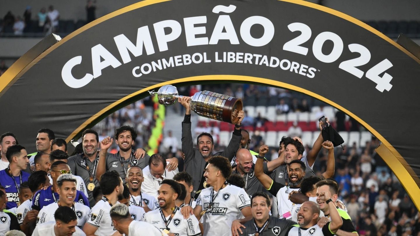 Clubes brasileiros encostam em argentinos em número de títulos da Libertadores