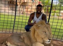 Davi e Raquel Brito conhecem animais exóticos
