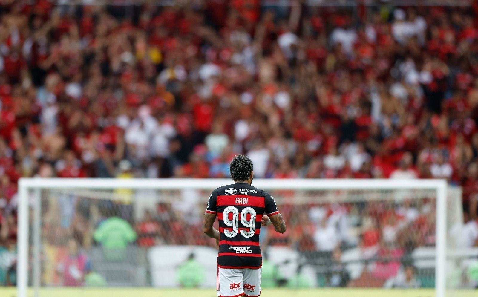 Alvo do Cruzeiro, Gabigol entra no fim em penúltimo jogo pelo Flamengo no Maracanã