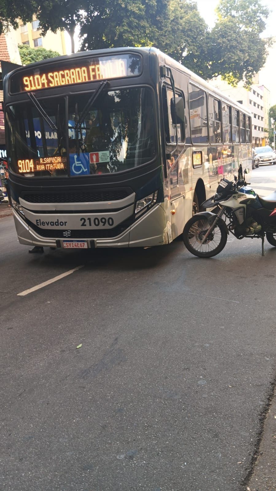 Mulher de 50 anos morre atropelada por ônibus no Centro de BH