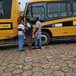 Criança morre prensada entre ônibus escolares em Santa Maria de Itabira