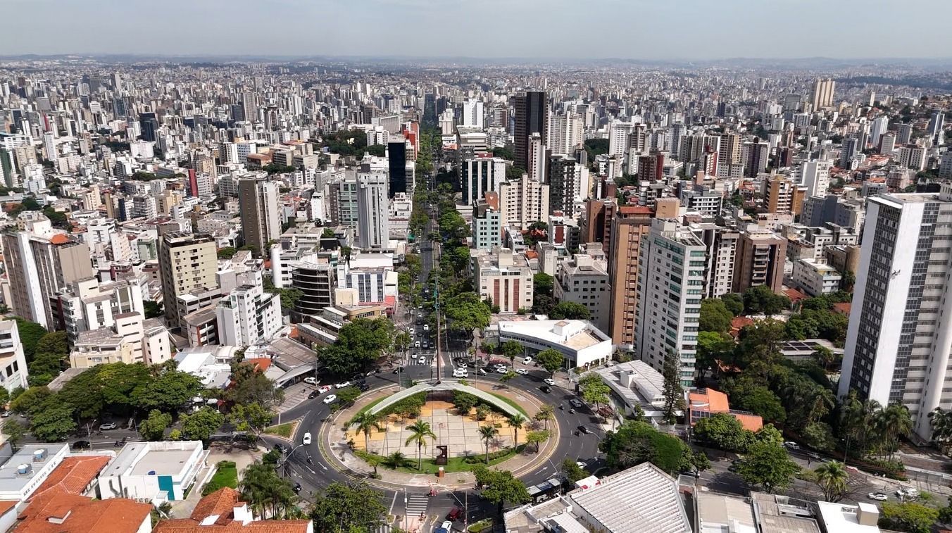 A Afonso Pena que não foi planejada: histórias do trecho final da 'espinha dorsal' de BH