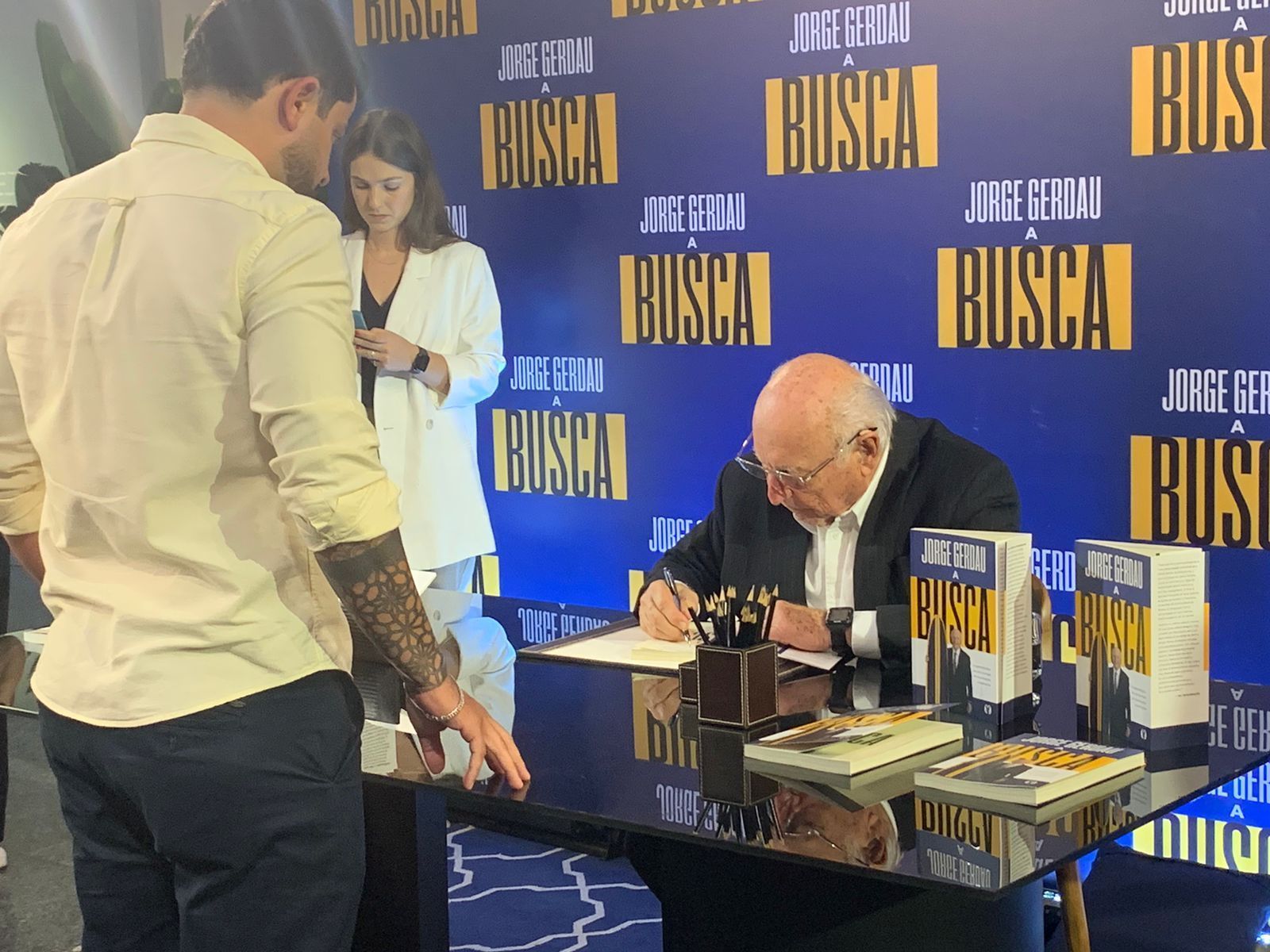 Jorge Gerdau celebra carinho do público no lançamento do livro 'A Busca': 'Muito feliz'