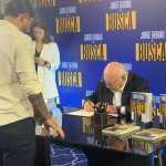 Jorge Gerdau celebra carinho do público no lançamento do livro 'A Busca': 'Muito feliz'