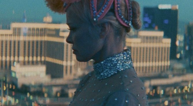 'The Last Show Girl': entenda como filme indicado ao Globo de Ouro reinventou Pamela Anderson