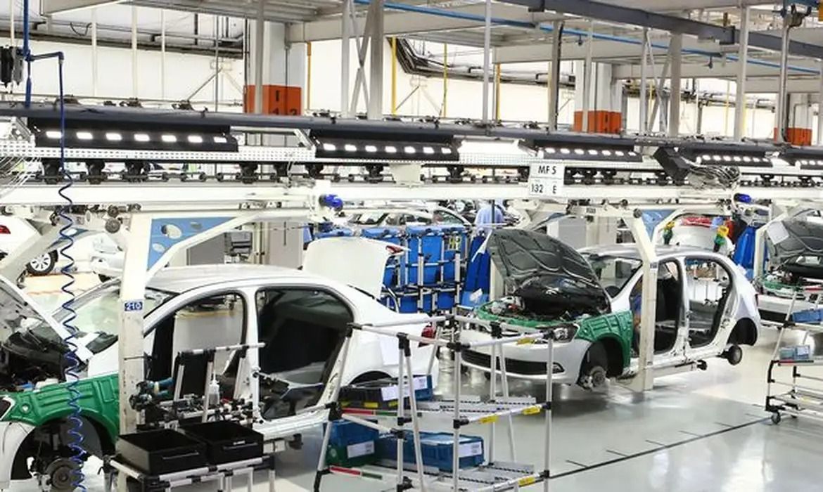 Fim da escala 6x1: discussões avançam no Congresso e setor industrial propõe alternativas