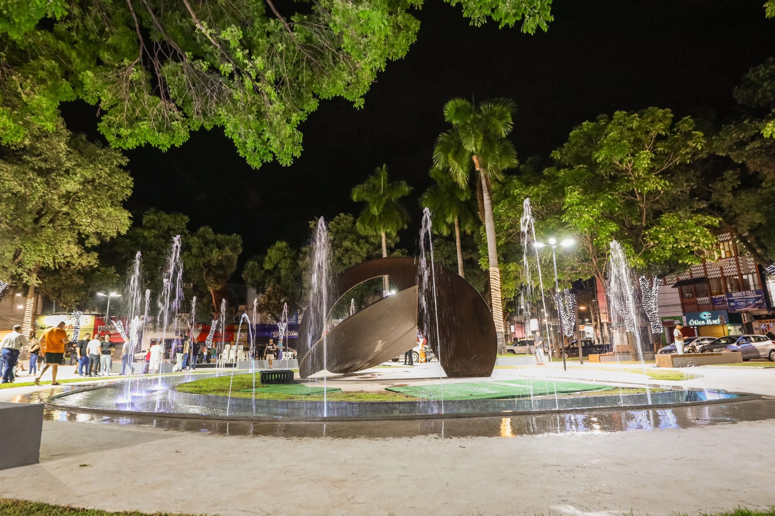 Praça Primeiro de Maio, no Centro de Ipatinga é reinaugurada e pode mudar de nome