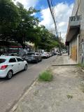 Motorista abre porta de carro e é atingido por ônibus na av. Barão Homem de Melo, em BH