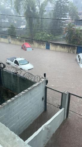 Veja imagens do temporal que deixou Divinópolis 'debaixo d'água' nesta terça