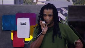 Diogo Almeida atende o Big Fone