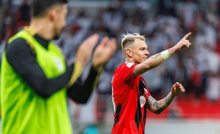 Róger Guedes se destaca no futebol do Qatar