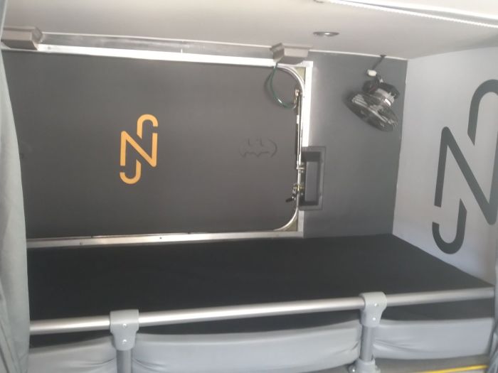 Neymar tem cama personalizada no novo ônibus do Santos