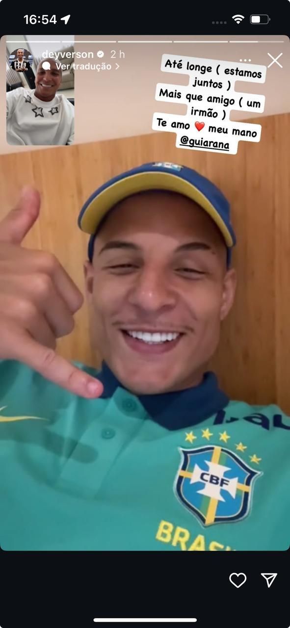 Guilherme Arana e Deyverson, do Atlético, em chamada de vídeo