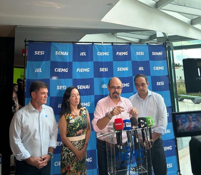 Vice-governador de Minas Gerais, Mateus Simões em coletiva após lançamento do programa Aliança pela Restauração