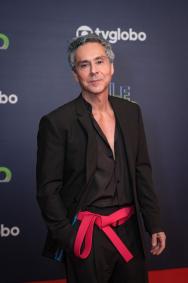 Elenco de 'Vale Tudo' se reúne em festa de lançamento do remake