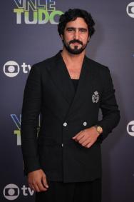 Elenco de 'Vale Tudo' se reúne em festa de lançamento do remake