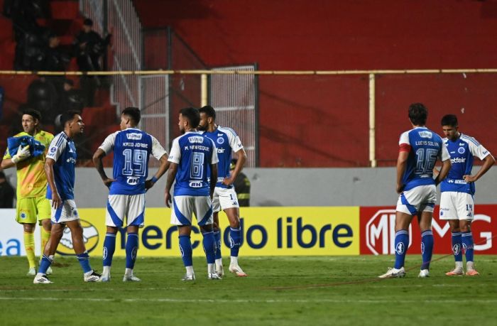 Jogadores do Cruzeiro decepcionados com rendimento e derrota na Argentina